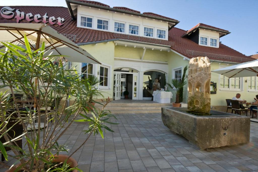 Hotel Speeter Weisenheim am Berg Exterior photo