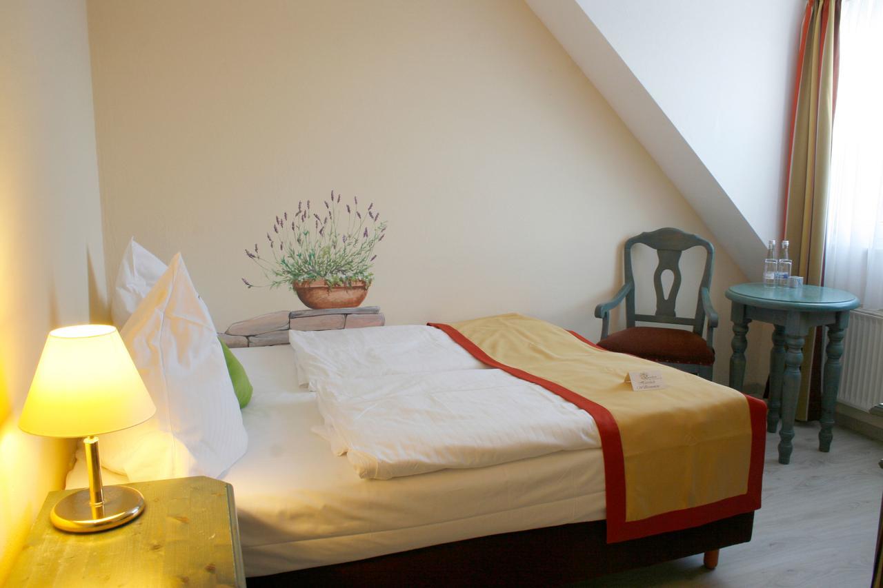 Hotel Speeter Weisenheim am Berg Exterior photo