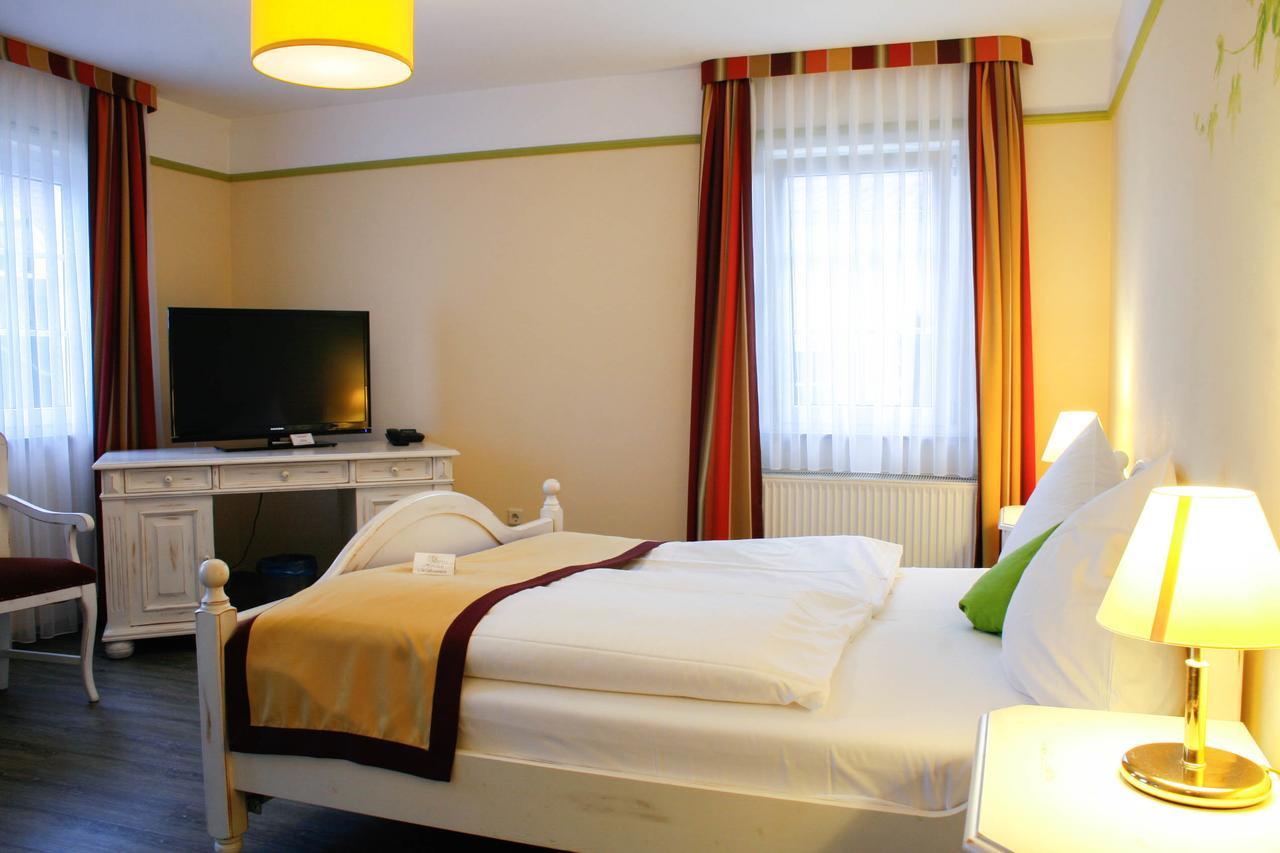 Hotel Speeter Weisenheim am Berg Exterior photo